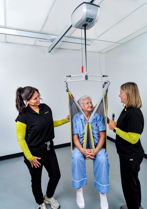 Stropní zvedák model M s kolejnicovým systémem