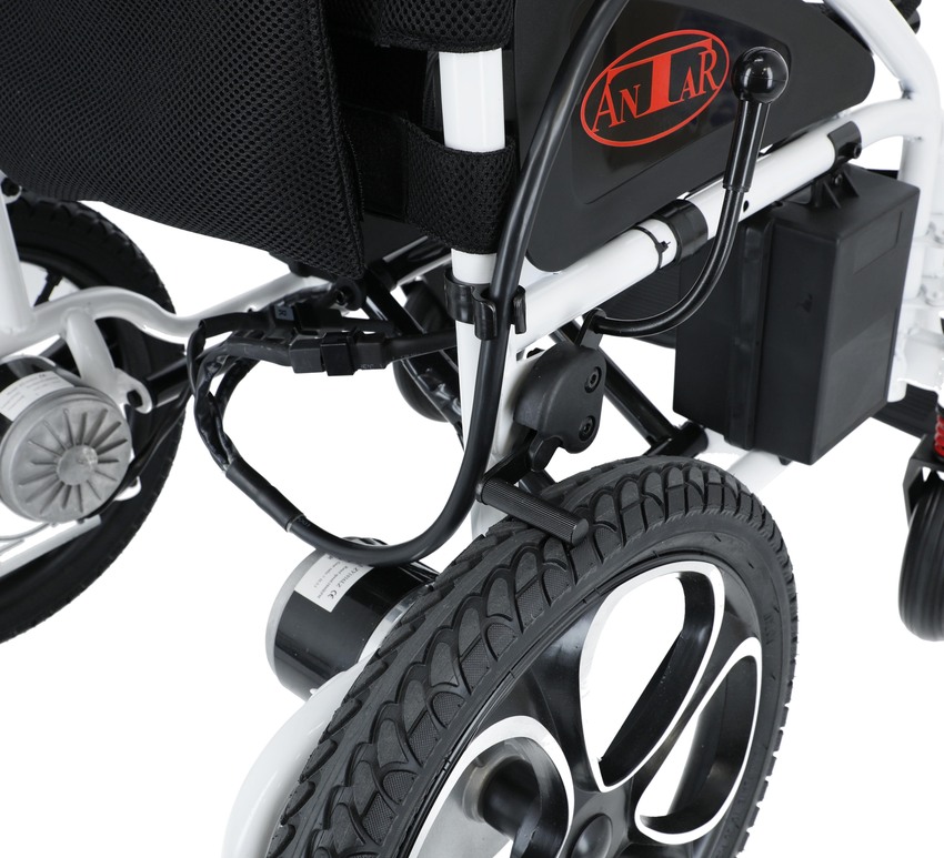 Elektrický invalidní vozík AT52304