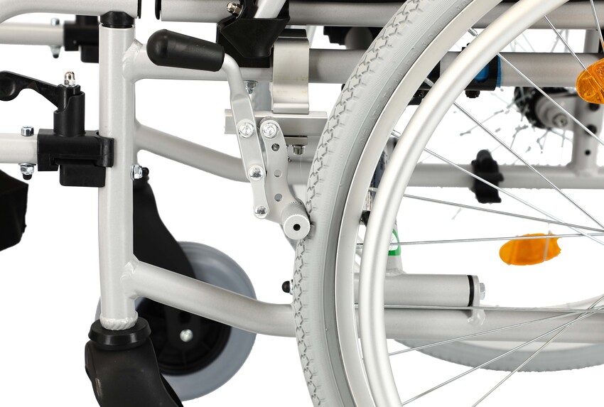 Invalidní vozík odlehčený s nastavitelným těžištěm
