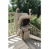 Židlový výtah Elite s rovnou kolejnicí