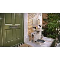 Židlový výtah Unizdrav se zatočenou kolejnicí