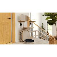 Židlový výtah Unizdrav se zatočenou kolejnicí