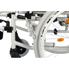 Invalidní vozík odlehčený s nastavitelným těžištěm