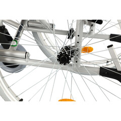 Invalidní vozík odlehčený s nastavitelným těžištěm