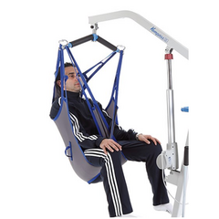 Zvedací závěs s otvorem na toaletu