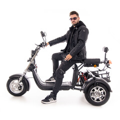 Elektrický CHOPPER UNIZDRAV tříkolový– výkonný 2000 W motor