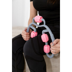 Tělový masážní váleček ve tvaru U