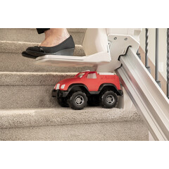 Židlový výtah Elan s rovnou kolejnicí