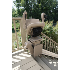 Židlový výtah Elite s rovnou kolejnicí