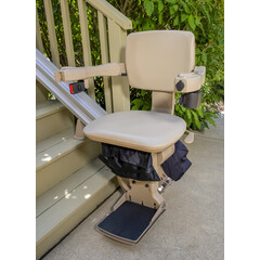 Židlový výtah Elite s rovnou kolejnicí