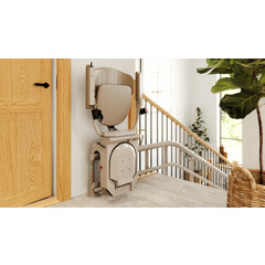 Židlový výtah Unizdrav se zatočenou kolejnicí