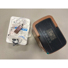 Kyslíkový koncentrátor s hlasovým výstupem UNIZDRAV, 7 l/min, imitace dřeva (Používaný kus)