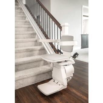 Židlový výtah Elan s rovnou kolejnicí