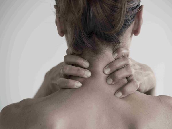 Bolest krční páteře - co může být její příčinou?