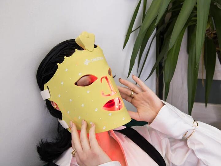 Proč používat LED masky na obličej | Krásná a zdravá pleť