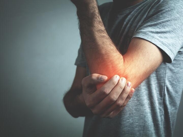 Co pomáhá na tenisový loket