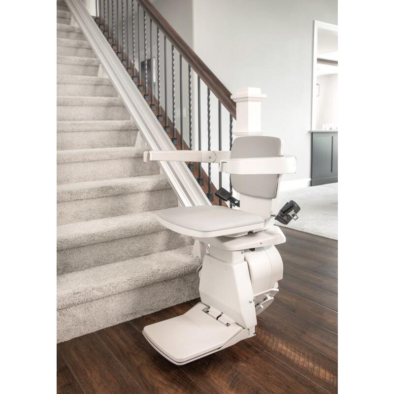 Židlový výtah Elan s rovnou kolejnicí