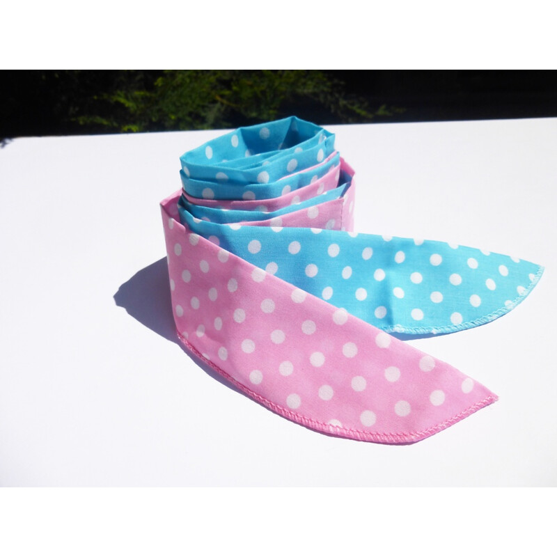 Chladící šátek s tečkovaným vzorem