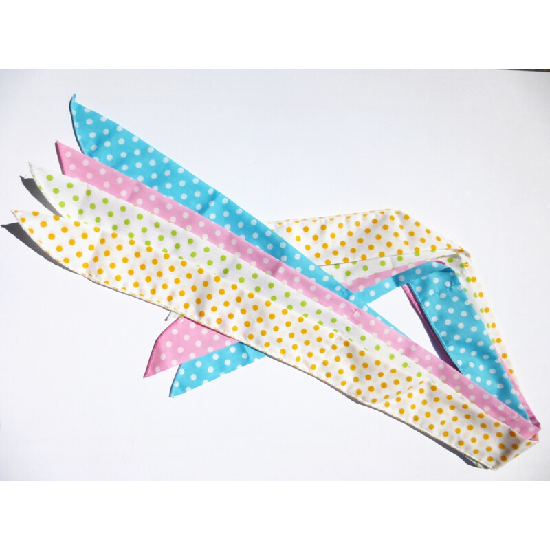 Chladící šátek s tečkovaným vzorem