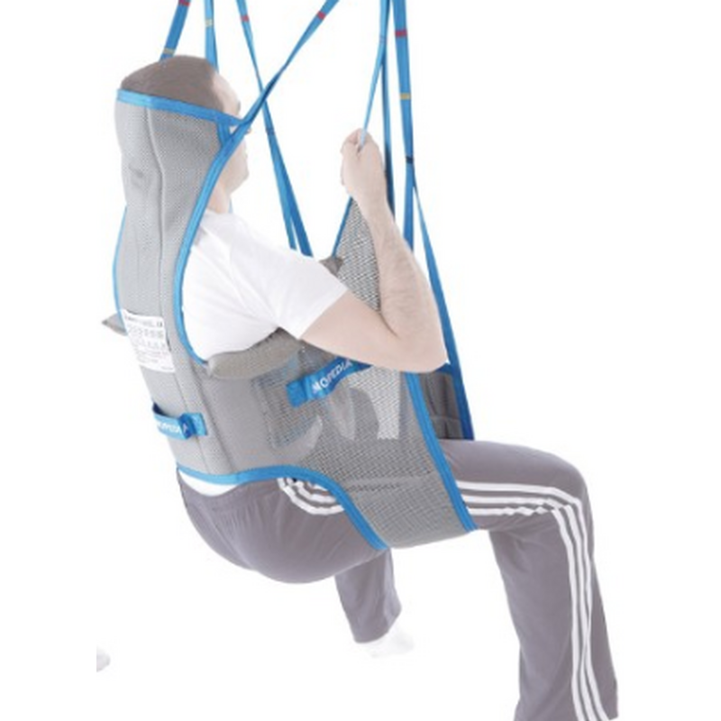 Zvedací závěs s otvorem na toaletu