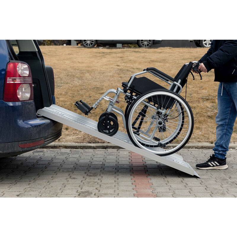 Sklápěcí nájezdová rampa, 150 cm