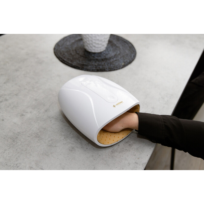 Elektrický masážní přístroj pro terapii rukou