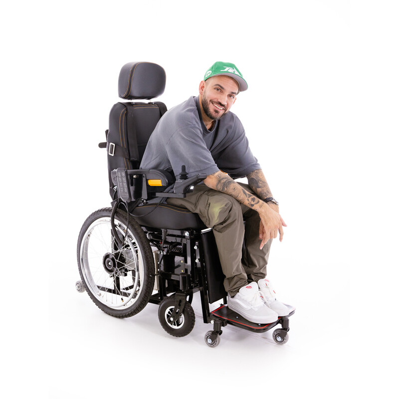 Elektrický invalidní vozík s vertikálním zdvihem