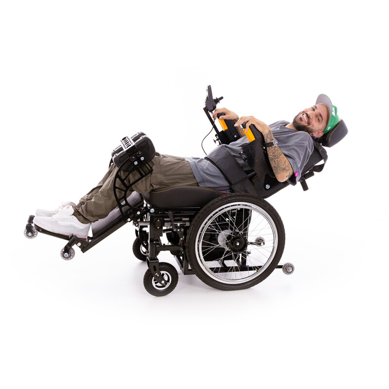 Elektrický invalidní vozík s vertikálním zdvihem