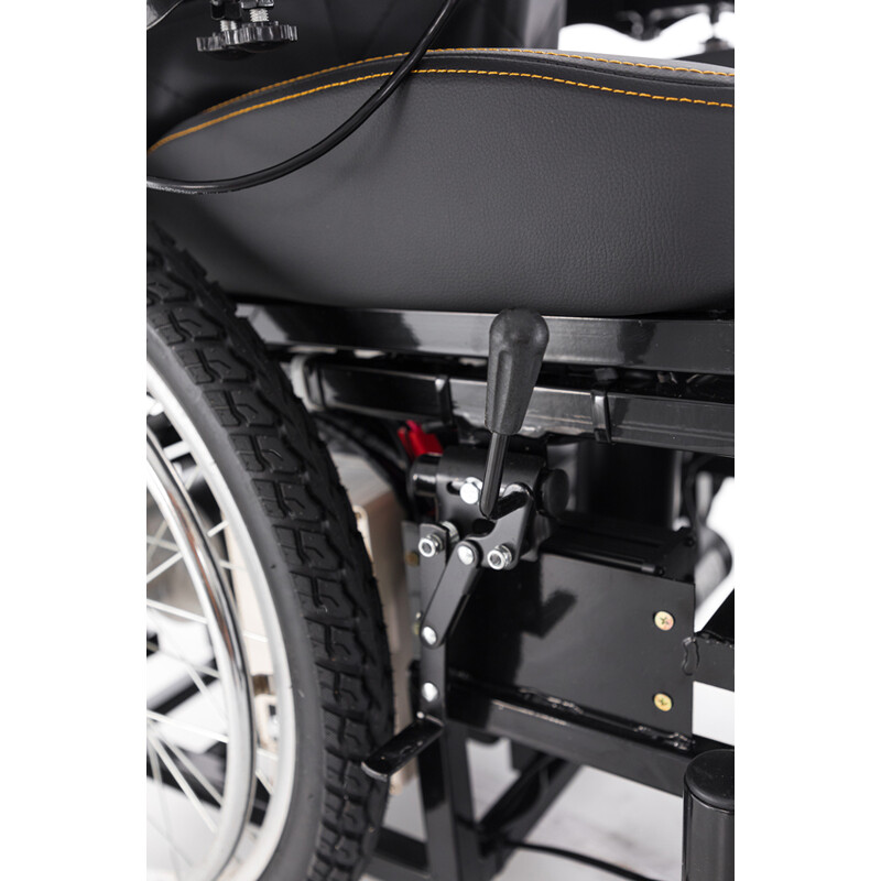 Elektrický invalidní vozík s vertikálním zdvihem