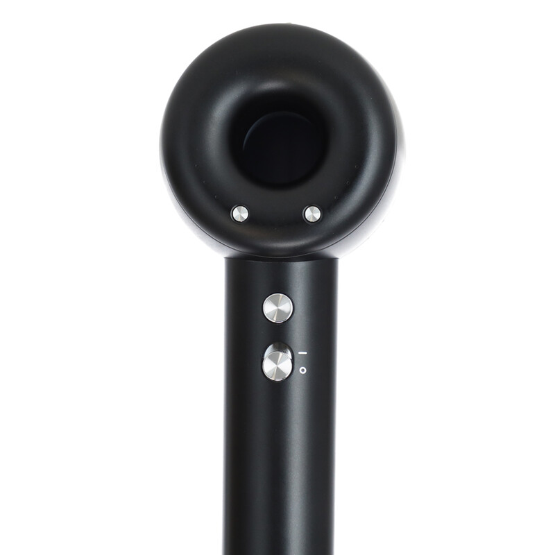 Fén na vlasy s ionizátorem vzduchu