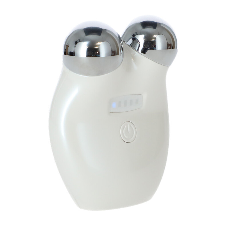 Masážní prístroj na tvář a krk s funkcí EMS