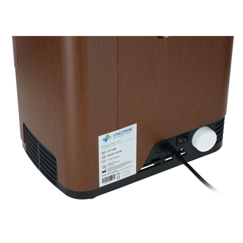 Kyslíkový koncentrátor s hlasovým výstupem UNIZDRAV, 7 l/min, imitace dřeva