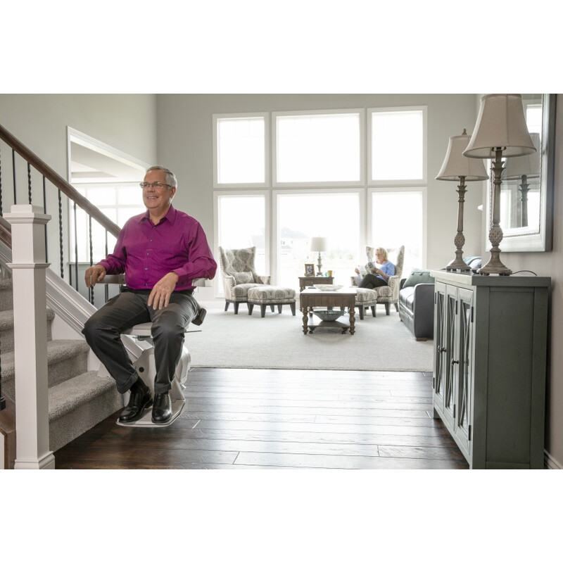 Židlový výtah Elan s rovnou kolejnicí