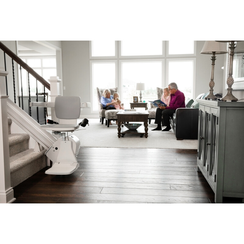 Židlový výtah Elan s rovnou kolejnicí