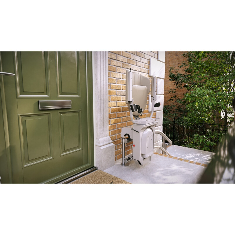 Židlový výtah Unizdrav se zatočenou kolejnicí