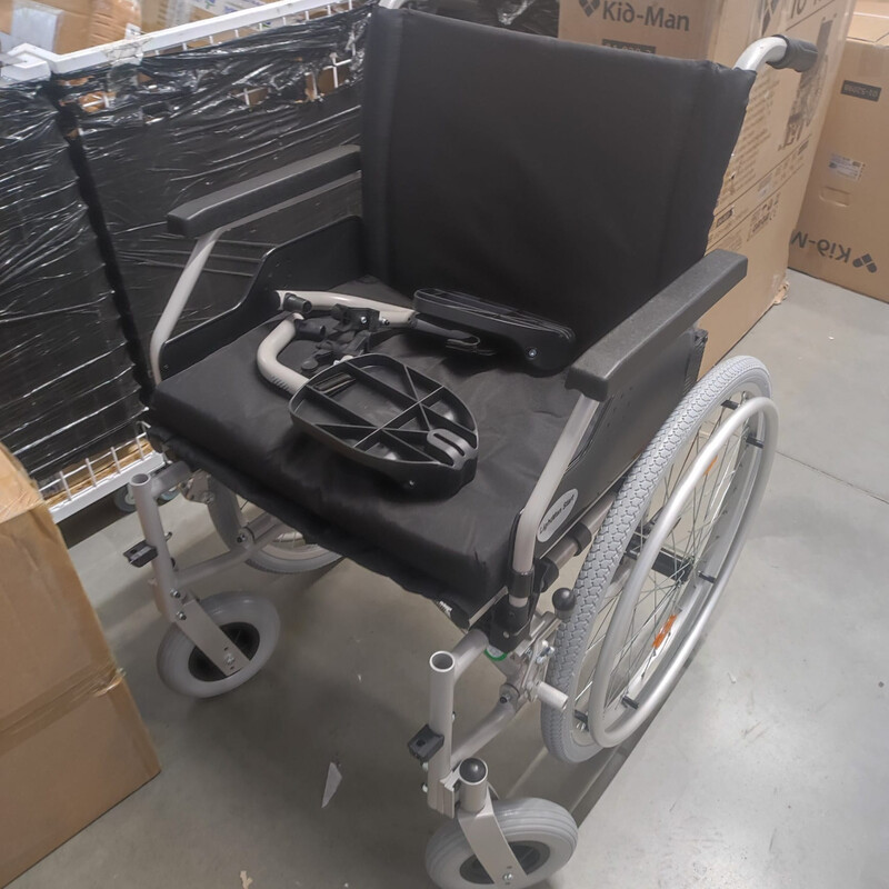 Invalidní vozík odlehčený s nastavitelným těžištěm (Výstavní kus)