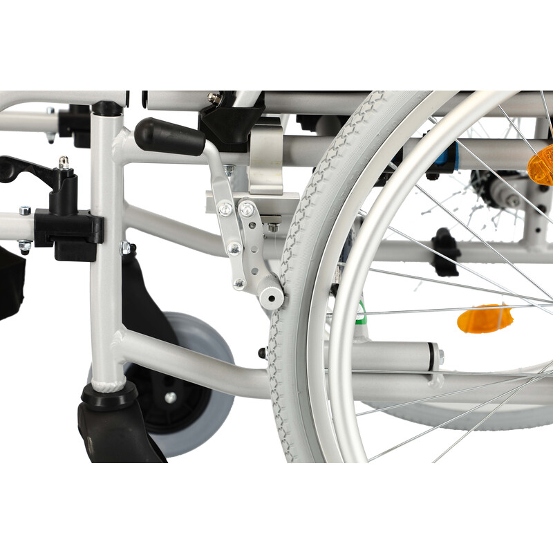 Invalidní vozík odlehčený s nastavitelným těžištěm (Výstavní kus)