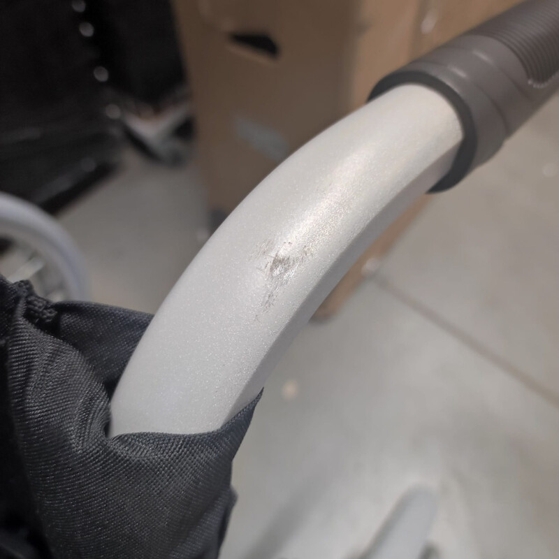 Invalidní vozík odlehčený s nastavitelným těžištěm (Výstavní kus)